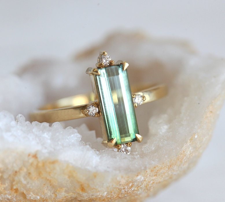 Wassermelonen Turmalin Ring, Grün Blau Verlobungsring, Gold Baguette Bicolor Ring von MinimalVS