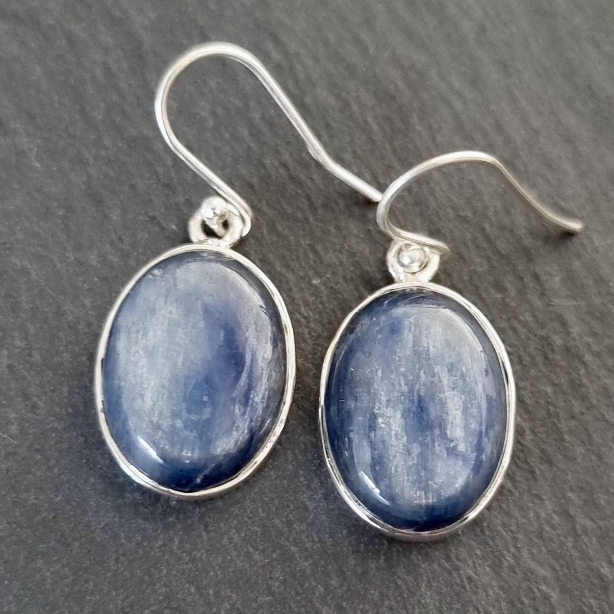 Blaue Kyanit-Ohrringe, Ovale 14 Mm X 10 925Er Silberohrringe, Denim-Blauer Edelstein, Hochzeitsschmuck, Himalaya-Edelstein, Mistry Gems, E2K von MistryGems