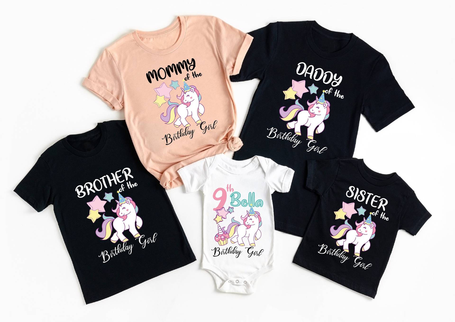 Personalisiertes 9. Geburtstag Familie Einhorn T-Shirt, Neunter Geschenk Ihren Namen Auf Shirt, Mädchen T-Shirt von MyFunnyWorld