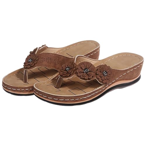 NAKEAH Damen-Sandalen mit orthopädischer Fußgewölbeunterstützung, Blumen und Clip-Zehen-Sandalen, Strand-Flip-Flops mit Fischgräten-Keilabsatz und Blumenmuster (10,Brown) von NAKEAH