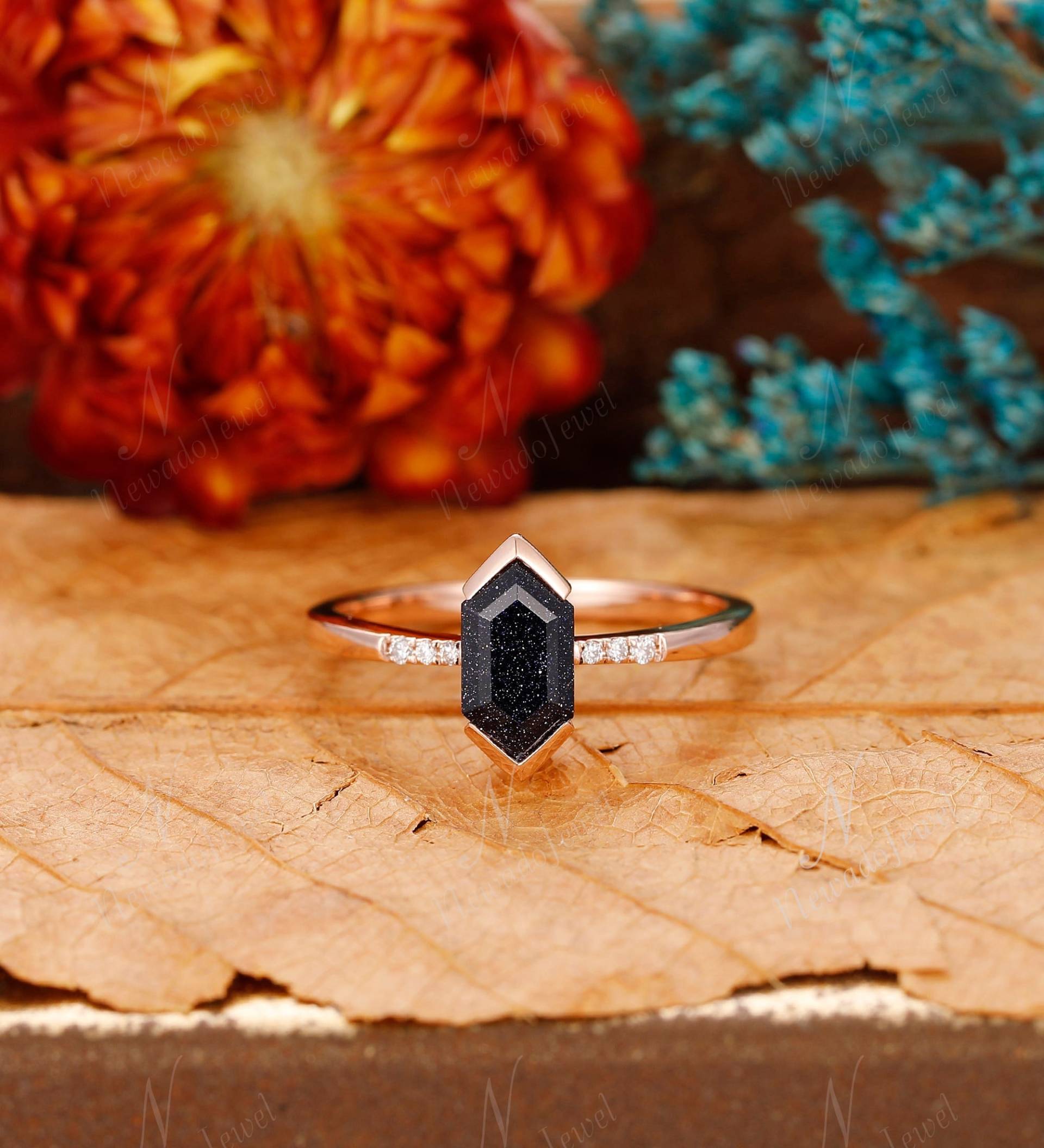 Langer Hexagon Cut 1, 1Ct Blauer Sandstein Ring Für Frauen, Art Deco Moissanite Ehering, Galaxy Verlobungsring, Jahrestagsgeschenk von NewadoJewel