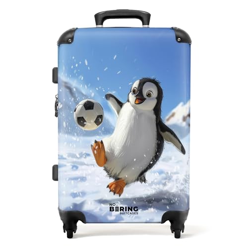 NoBoringSuitcases.com © Kinderkoffer Koffer Kinder Reisekoffer Kindergepäck 4 Rollen, TSA Schloss (Pinguin mit Fußball in Einer Schneelandschaft), (Mittelgroß 67x43x25 cm) von NoBoringSuitcases.com