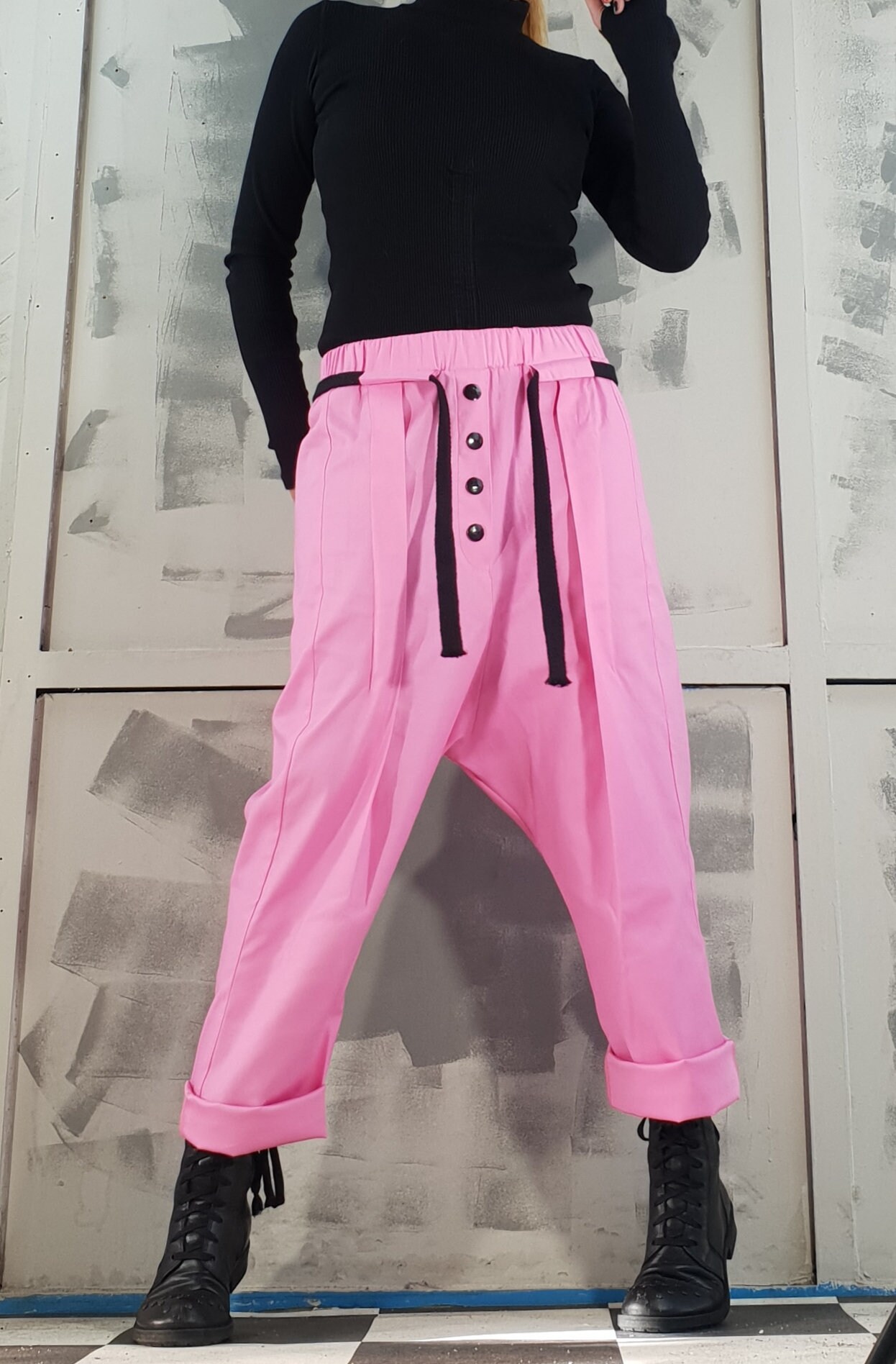 Neue Kollektion Extravagante Hose, Frauen Haremshose, Avantgarde Gothic Punk Baggy Loose Pants von NonStandardDesign