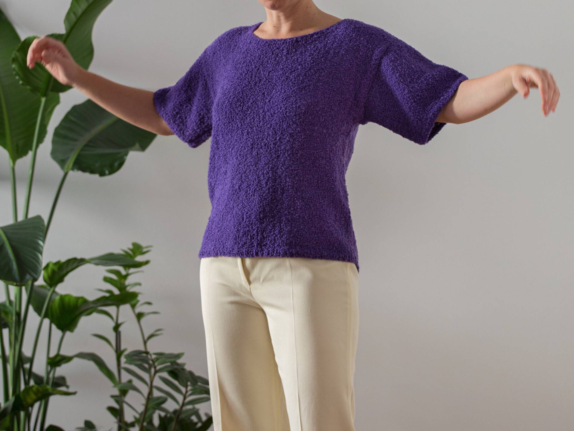 Vintage Wolle Boucle Pullover in Lila Für Frauen | Freie Größe Kurzarm Rundhalsausschnitt Entspanntes Lockeres Handgestricktes Oberteil Violett von NorasVintageSilkShop