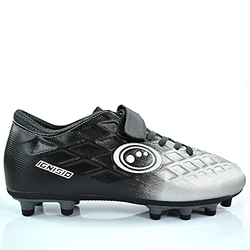 Optimum Ignisio Fußballschuhe für Kinder, flache geformte Stollen-Außensohle, einfacher Verschluss, PU-Leder, flexible und bequeme Passform, schwarz/silberfarben, 39 EU von OPTIMUM