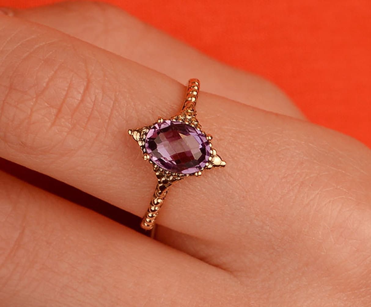 14K Solid Gold Oval Echter Amethyst Ring, Februar Birthstone, Einzigartiger Ring Für Frauen, Naturstein Rohkristalle Geschenk Sie von OnsevaFineJewelry