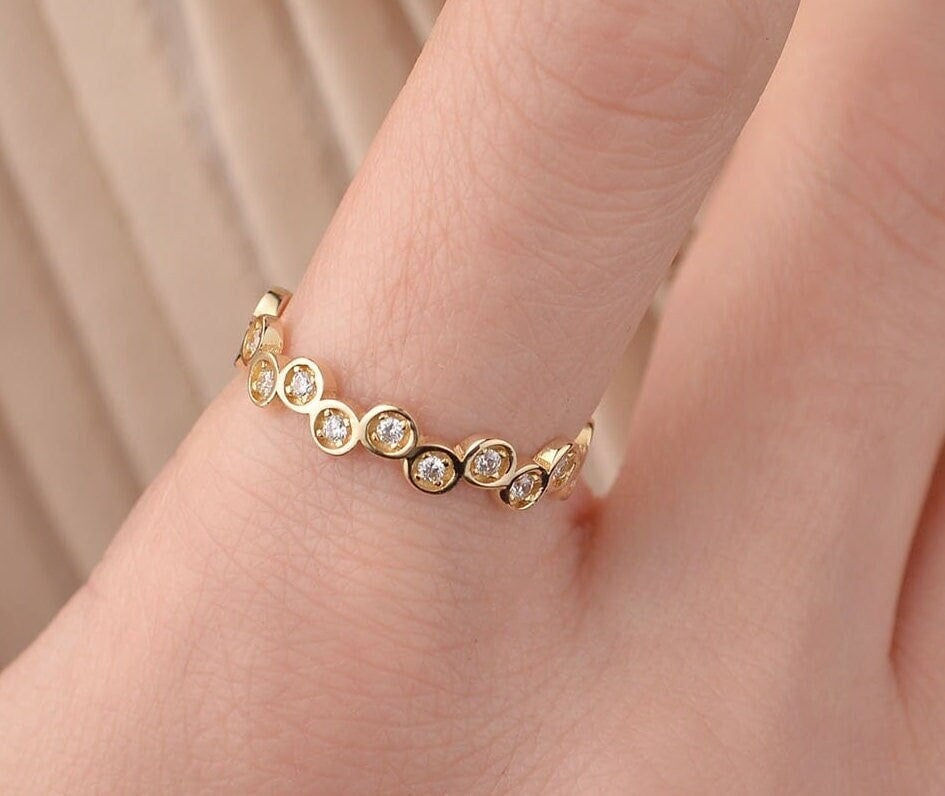 Halb Eternity Ring, Kreis 14K Solid Gold Minimalistisch, Geometrisch, Zierlich, Ring Für Frauen, Jubiläum, Mehrere Kreis, Weihnachtsgeschenk von OnsevaFineJewelry