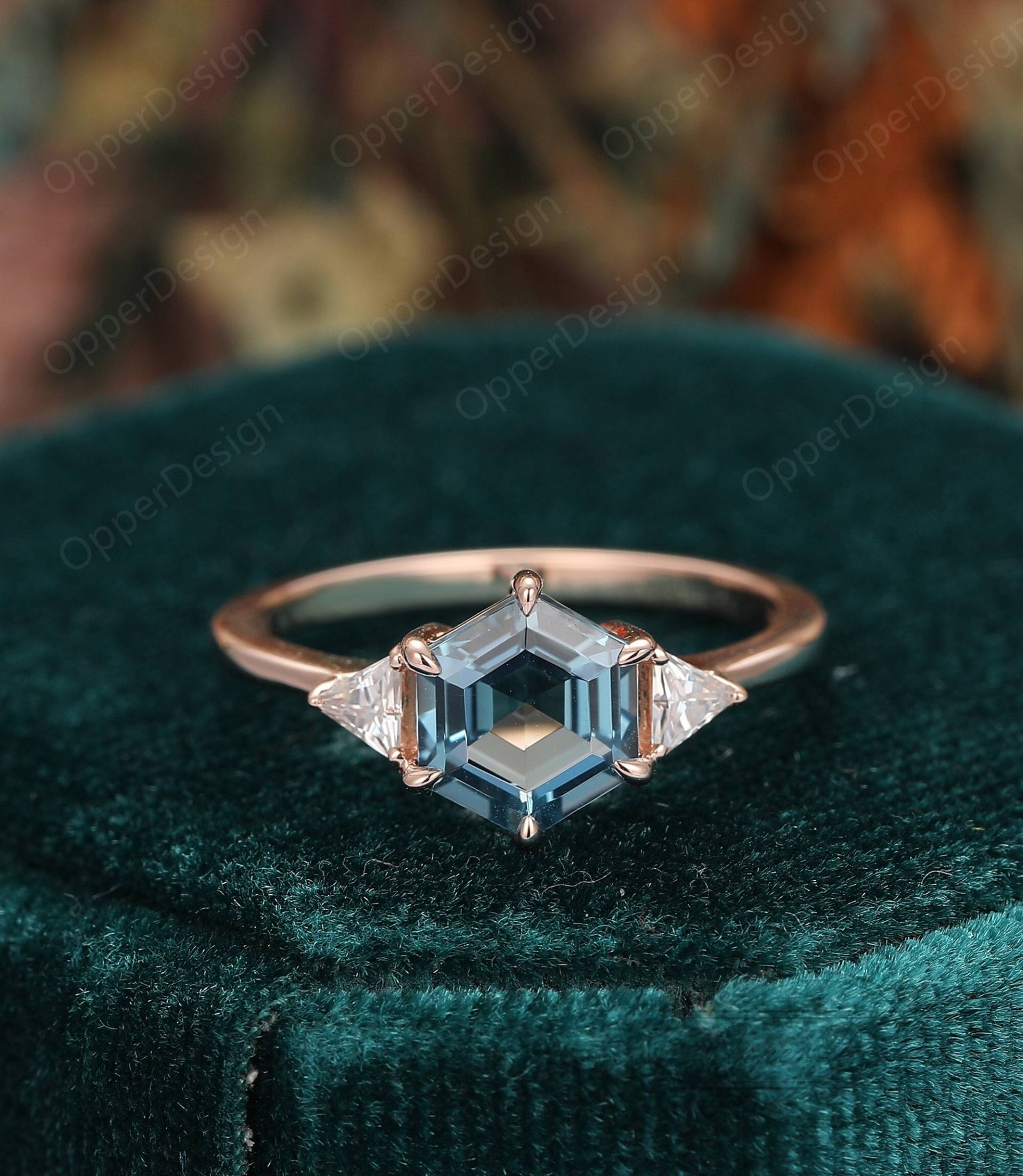 Dunkelblauer Topas Ehering, Hexagon Cut 7mm Londoner Blautopas Einzigartiger Frauen Jubiläumsring, Rose Gold Vorschlag Zierlicher Ring von OpperDesign