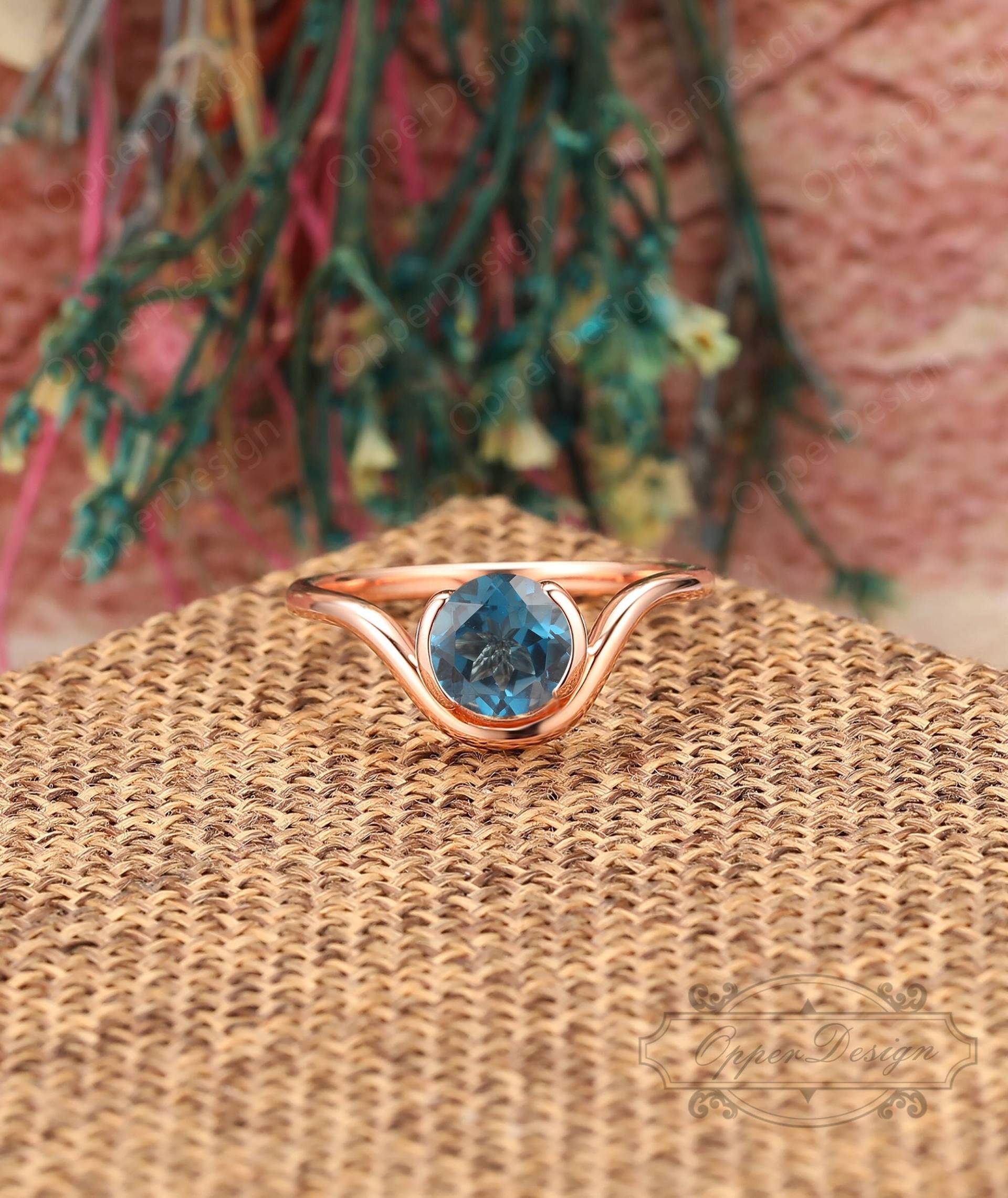 Personalisierter Topas Brautring, Massiver Rose Gold Frauen Ring, Handgefertigter Runder 1Ct London Blau Ehering, Einfacher Jahrestag Versprechen von OpperDesign