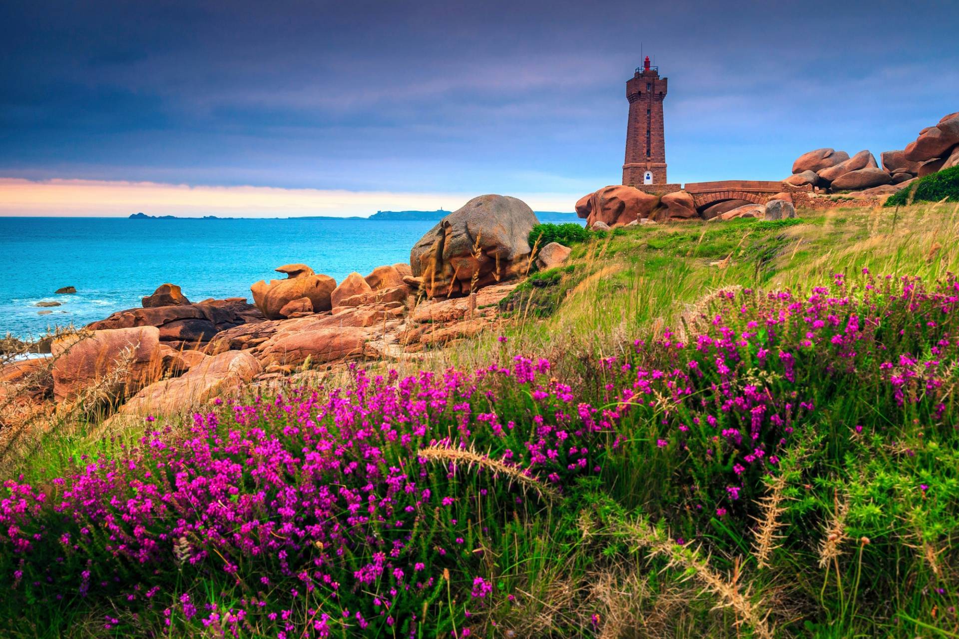 Papermoon Fototapete "LEUCHTTURM-BRETAGNE BLUMEN WIESE MEER OZEAN KÜSTE BERGE" Papermoon Fototapete "LEUCHTTURM-BRETAGNE BLUMEN WIESE MEER OZEAN KÜSTE BERGE" von Papermoon