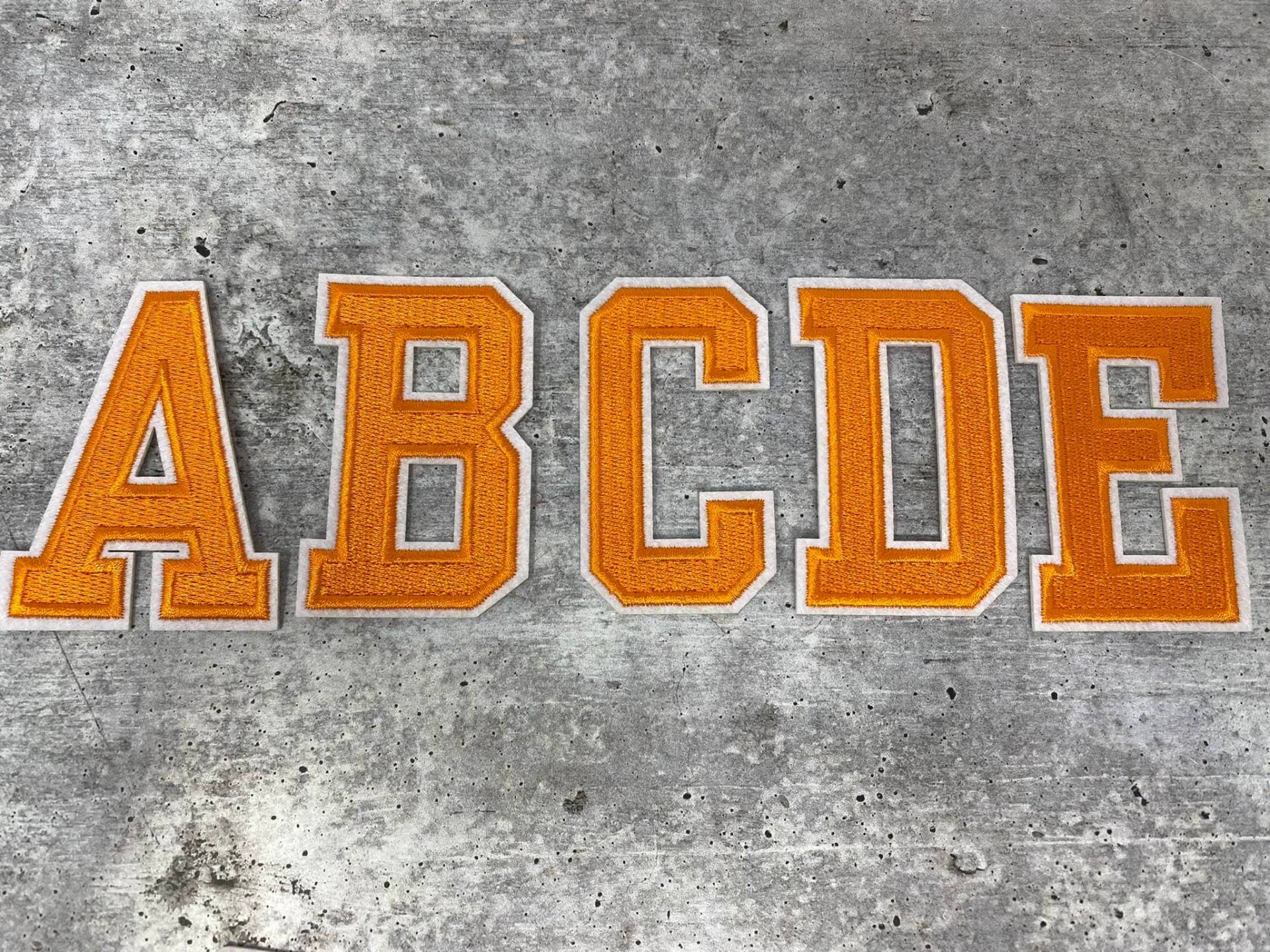 Neu, „Orange" „3" Bestickter Buchstabe Mit Weißem Filz, Varsity-Buchstaben-Aufnäher, 1 Stück, Aufbügelbare Rückseite, Wählen Sie Ihren von PatchPartyClub