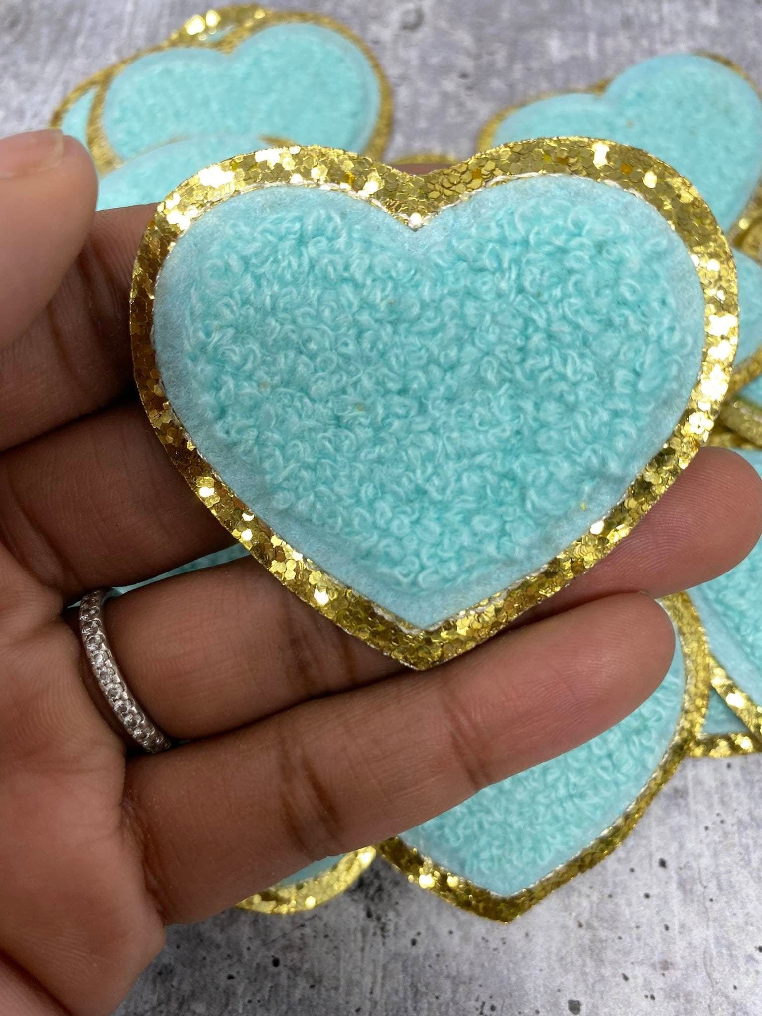 Neu Aqua Blau, Chenille Herz Aufnäher Mit Gold Glitzer, Größe 6, 5 cm, Love Patch Bügelbild, Fuzzy Applikation, Bügelbild von PatchPartyClub