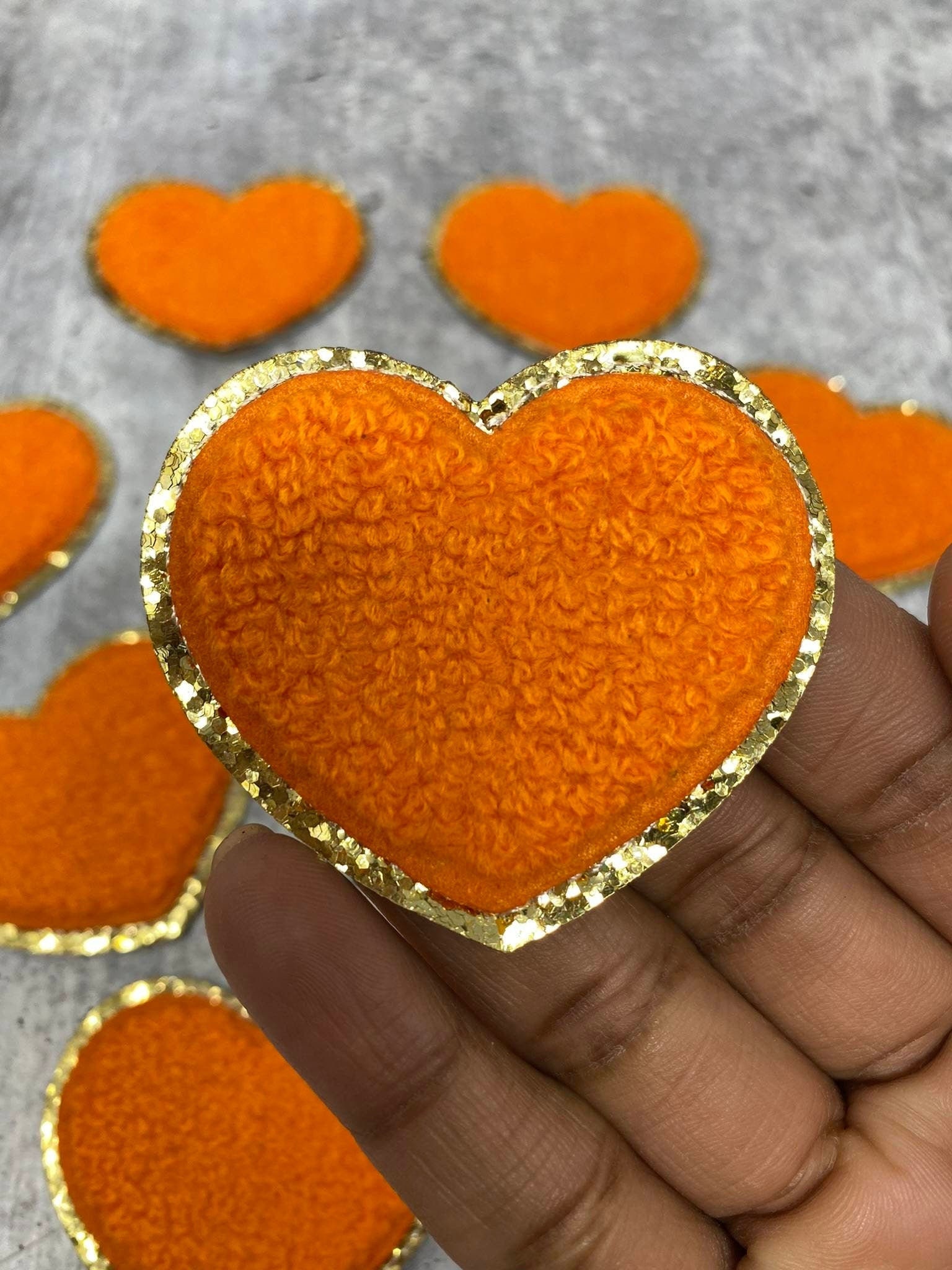 Neu Orange, Chenille 1-Teiliges "Herz Aufnäher" Mit Gold Glitzer, Größe 6, 5 cm, Love Patch Bügelbild, Fuzzy Applikation, Bügelbild Für Mädchen von PatchPartyClub