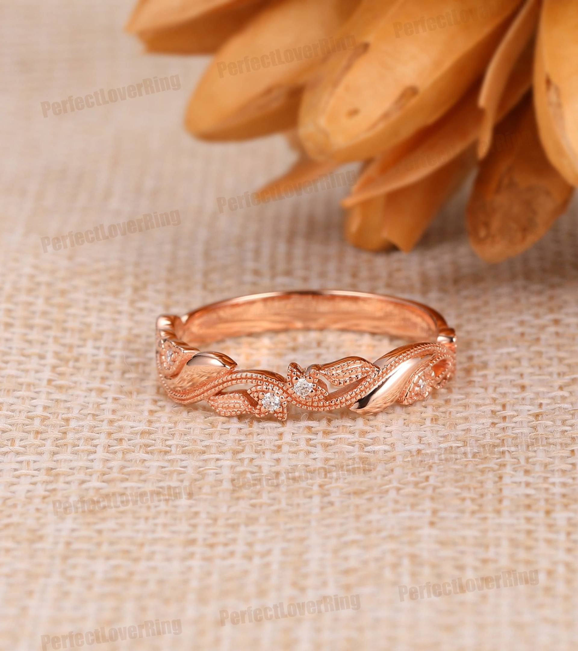 Blatt Band/Art Deco Ehering Jubiläumsgeschenk Für Frauen Zarte Moissanite Stapeln Passenden Ring Massiver Rose Gold Milgrain von PerfectLoverRing