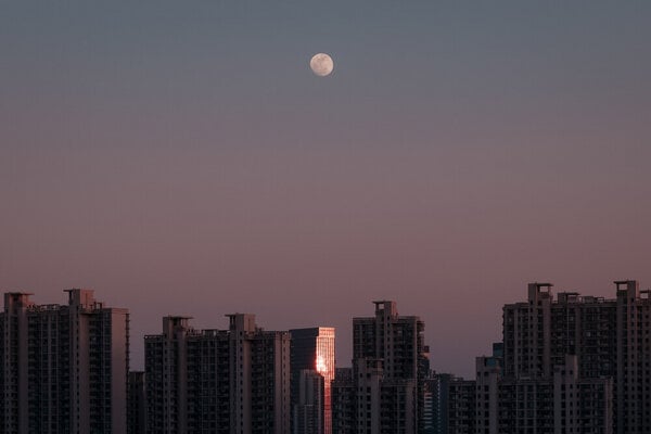 Photocircle Poster / Leinwandbild - Shanghai Moonbeams von Photocircle