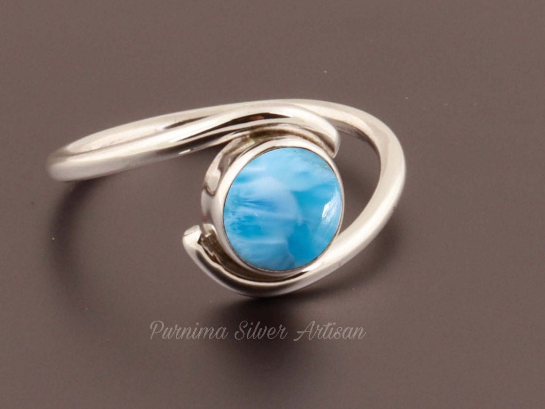 Natürlicher Blauer Larimar Edelstein Ring, Draht Band Sterling Silber Boho Statement Frauen Unikat Ring von PurnimaSilverArtisan