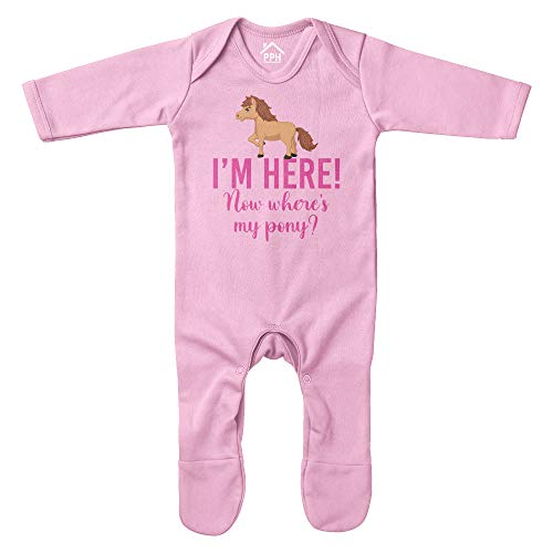 Baby Strampler mit Aufschrift "I'm Here Now Where's My Pony" – Reiten Neugeborenes Baby Geschenke für Baby – Unhöfliches Jockeypferd, hellrosa, 3-6 Months Baby Strampler mit Aufschrift "I'm Here Now Where's My Pony" – Reiten Neugeborenes Baby Geschenke für Baby – Unhöfliches Jockeypferd, hellrosa, 3-6 Months von Purple Print House