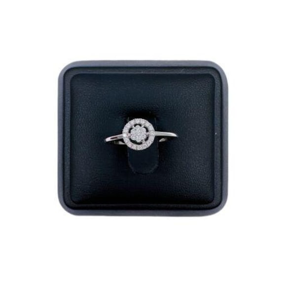 18 Karat Weißgold & Runder Diamant Halo Cluster Ring 0.17 Carat Gh Si Markenzeichen von RainaJewels