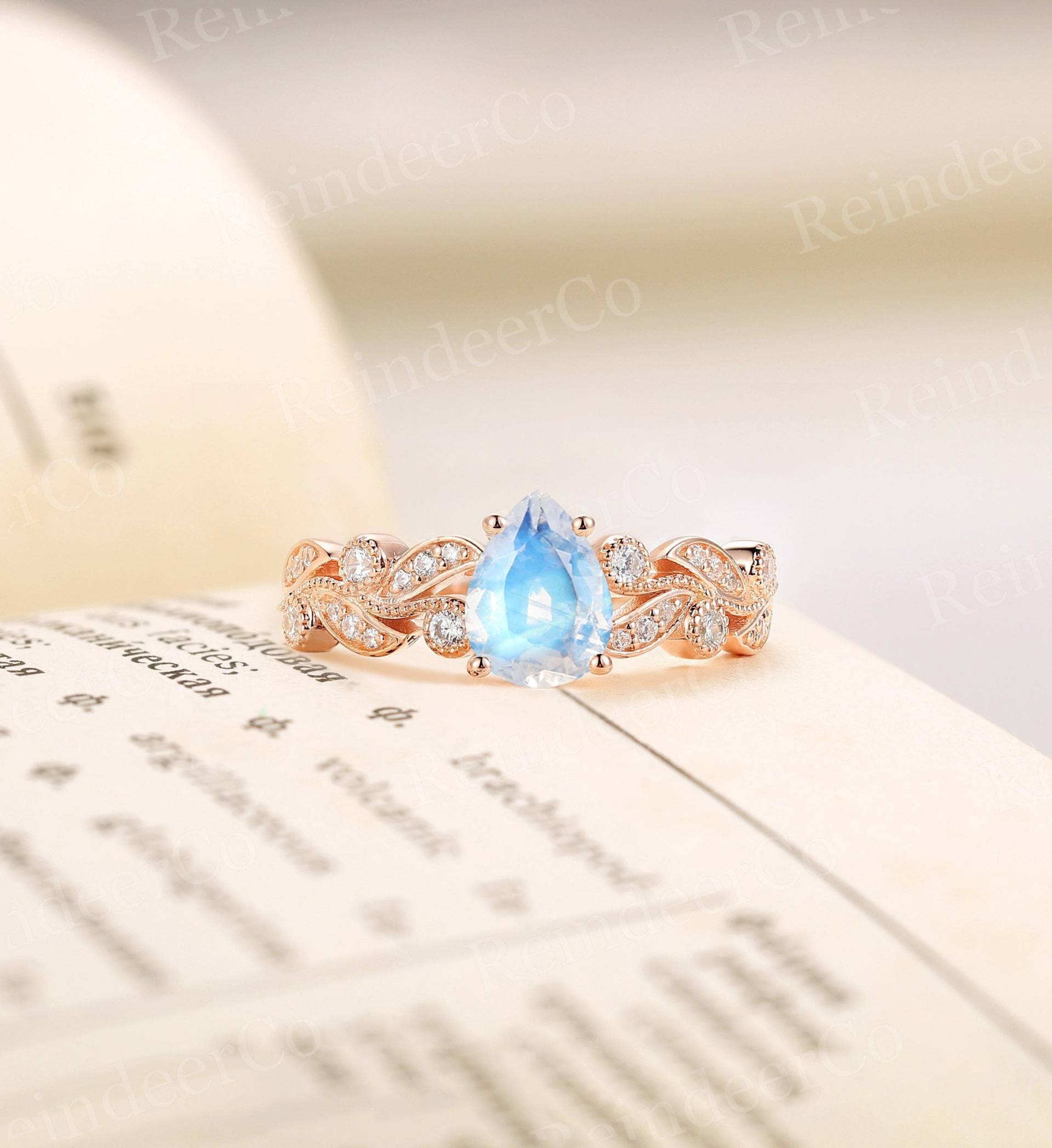 Natur Inspiriert Tropfen Mondstein Verlobungsring Art-Deco-Roségold Ring Milgrain Blatt Designring Jubiläumsring von ReindeerHub