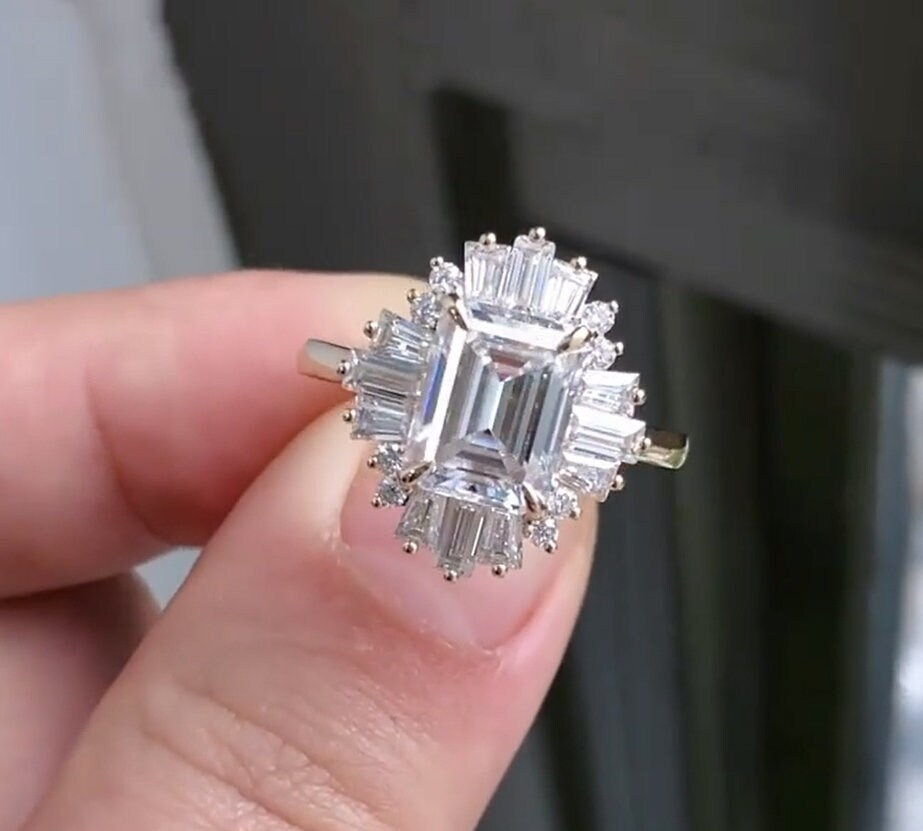 Art Deco Halo Verlobungsringe Für Frauen, Smaragd Cz Diamant Starburst Ring, Gatsby Einzigartiger Sterling Silber Vintage Brautring von RockingJewels