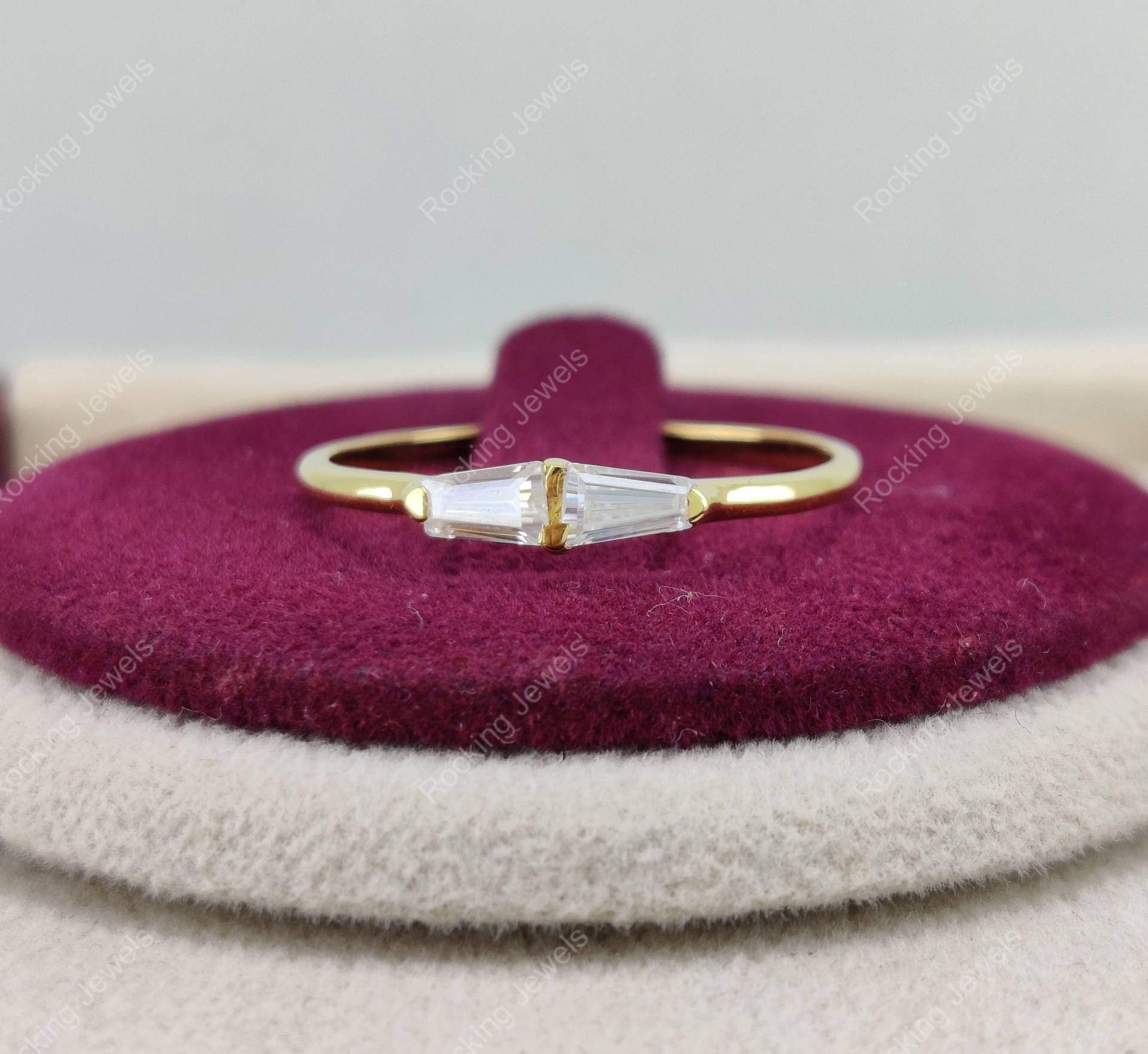 Baguette Moissanit Hochzeitsband Damen, 10K/14K Gold Tapered Stapelring, Zwei Stein Ring, Jahrestag Geschenk Für Frauen von RockingJewels