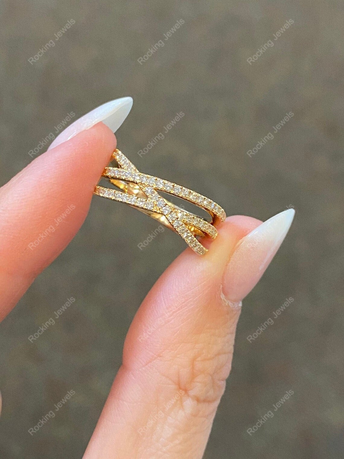 Criss Kreuz Ring, X Eheringe, Goldringe Für Frauen, Stapelring, Einfacher Stapelbarer Moissanit Ehering von RockingJewels