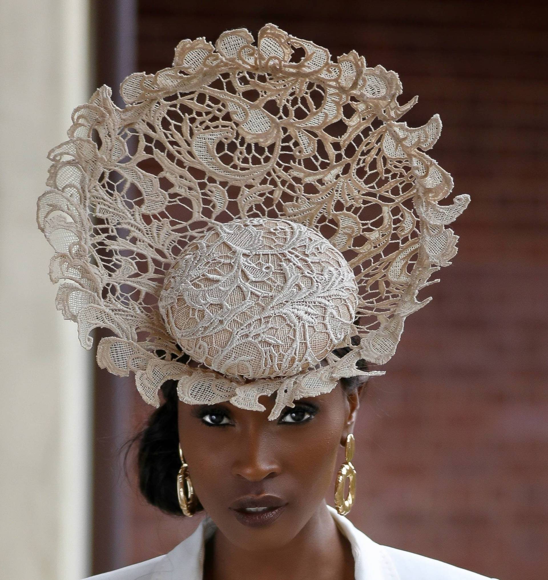 Aurora - Fascinator Aus Guipurespitze in Naturfarben Ideal Für Die Mutter Der Braut, Kirche, Zur Taufe, Zum Geburtstag Oder Hochzeit von RoseCollinsMillinery