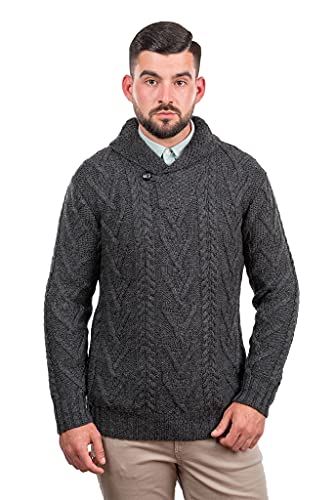 SAOL 100% Merinowolle Aran Herren Schalkragen Pullover mit eine Taste, in Natur/Holzkohle/Armeegrün/Marine/Meerblau (Holzkohle, Large) von SAOL