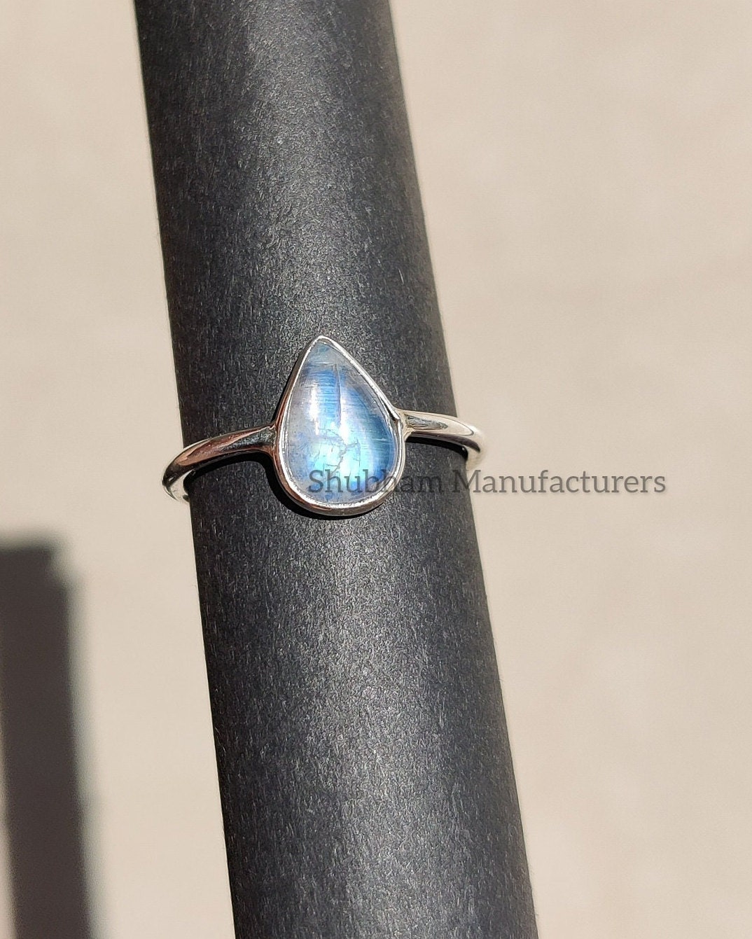 Natürlicher Regenbogen Mondstein Ring, 925 Sterling Silber Blaue Feuer Birne Form Edelstein Damen Handarbeit Schmuck, Geschenk Für Sie Ringe von SHUBHAMMANUFACTURERS