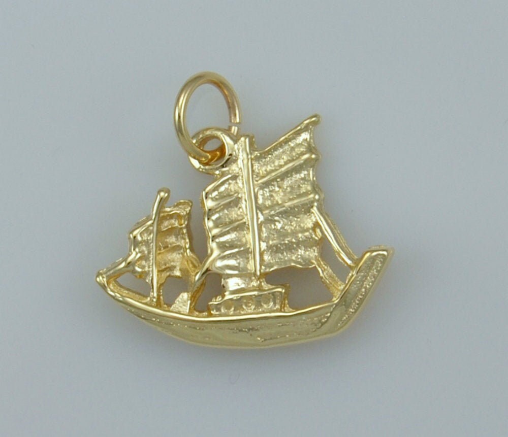 9 Karat Gold Junk Charm Anhänger von SJCoJewellers