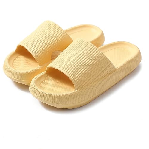 Cloud Sliders for Women Men, Thick Sole Non Slip House Slippers, Super Soft Comfy Sandals House Slippers for Shower Bathroom Pool Beach (37-38,Yellow) von SONAXO