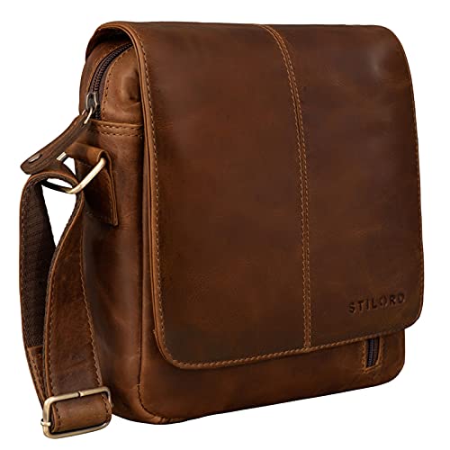 STILORD 'Matt' Ledertasche Männer klein Vintage Umhängetasche Schultertasche Herrentasche für 9,7 Zoll iPads Tablet Herrenhandtasche Messenger Bag Echtes Leder, Farbe:Mocca - Dunkelbraun von STILORD