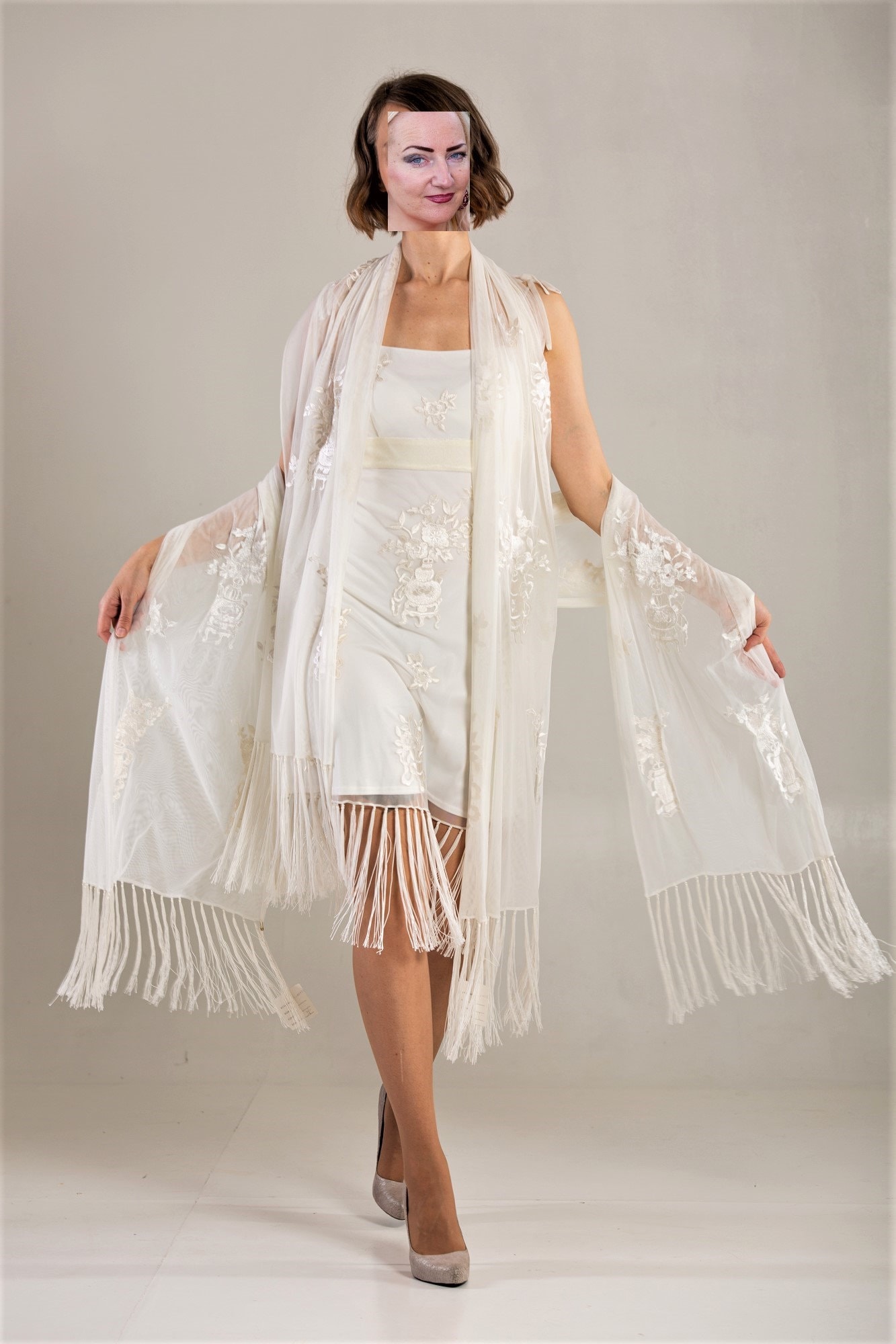 Damen Gatsby Hochzeitskleid Größe S Weiß Fransen Besticktes Kleid 2 Tüllschals Italienisch Brautskleid Sofort Versandfertig Damen Gatsby Hochzeitskleid Größe S Weiß Fransen Besticktes Kleid 2 Tüllschals Italienisch Brautskleid Sofort Versandfertig von SandyVintageBoutique