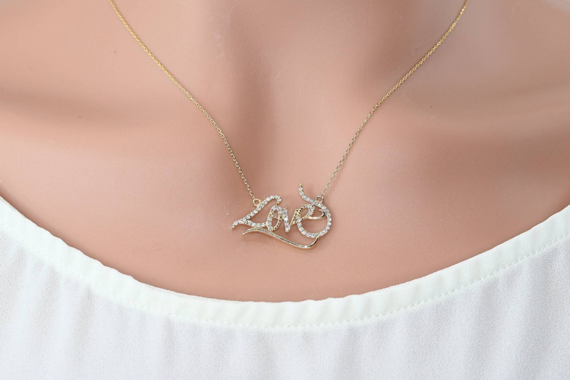 14K Liebe Halskette, Echtgold Anhänger Liebe, Handgemachte Feinen Schmuck Für Sie von SelanicaFineJewelry