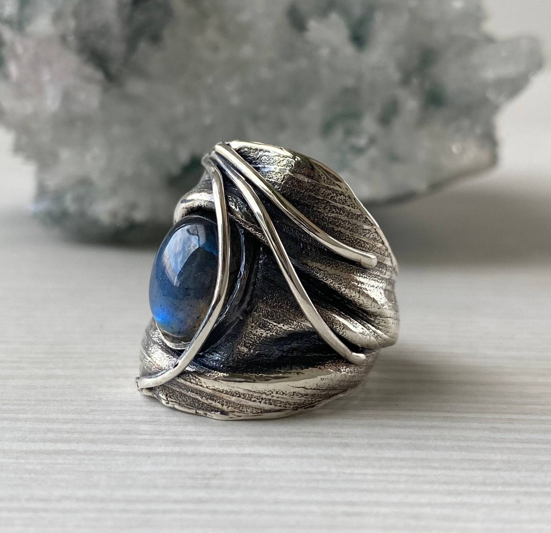 Blauer Labradorit-Ring Aus Sterlingsilber, Breiter Bandring Abstrakt, Regenbogensteinring, Edelsteinring Für Frauen, Auffälliger von ShahinianJewelry