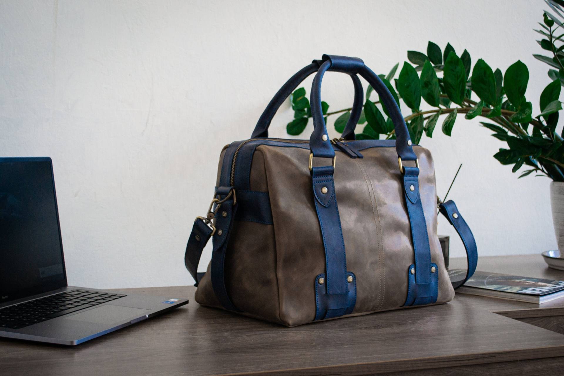 Braune Reisetasche, Messenger Ledertasche, Vintage Schulter Bag, Seesack Herren Sport, Gym Ledertasche Für Herren, Weekend Bag von SharkyFriendsUA