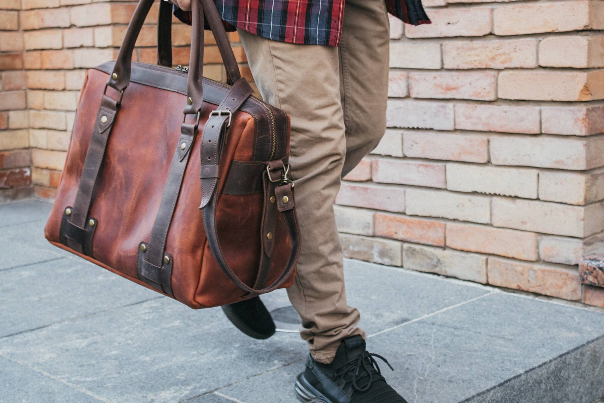 Groomsmen Geschenke, Leder Laptoptasche, Arbeitstasche, Geschenk Für Ihn, Messenger Tasche Männer, Braune Lederhandtasche, Herren Leder von SharkyFriendsUA