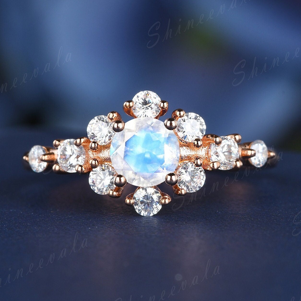 Einzigartige Mondstein Versprechen Ring Sterling Silber Hochzeit Frauen Rosegold Moissanite 5mm Rundschnitt Natürlichen Blauen Halo von Shineevala