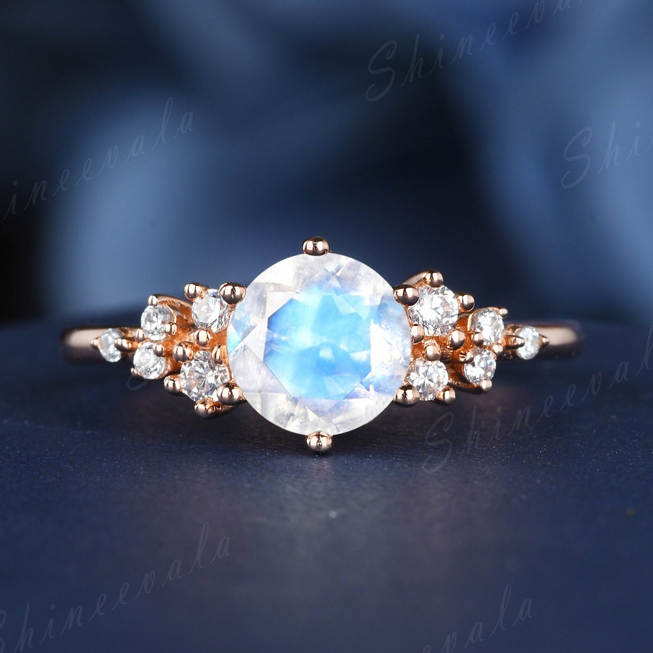 Runder Blauer Mondstein Cluster Ring Einzigartiger Brillanter Diamant Gold Silber Verlobungsring Frauen Geschenk Jahrestag Versprechen von Shineevala