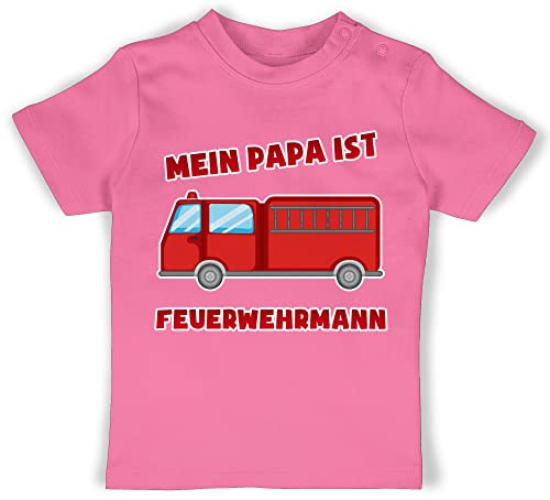 Baby T-Shirt Mädchen Jungen - Feuerwehr - Mein Papa ist Feuerwehrmann - 6/12 Monate - Pink - feuerwehrgeschenkartikel feuerwehrpapa Kinder-Shirt Nachwuchs bei der Shirt freiwillige Vatertag Tshirt von Shirtracer
