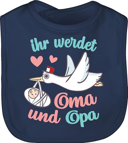 Baby Lätzchen - Zur Geburt - Ihr werdet Oma und Opa - Storch - Unisize - Navy Blau - born oma. pregnancy großeltern babygeschenke groseltern babygeschenk grosseltern geschenke fuer babyparty von Shirtracer