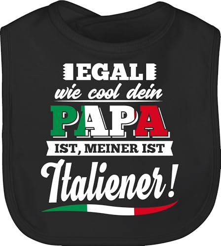 Baby Lätzchen - Sprüche - Egal wie Cool dein Papa meiner ist Italiener - Unisize - Schwarz - babykleidung mit sprüchen lustige babygeschenke daddy babylatz babysachen babygeschenk lustig italia von Shirtracer