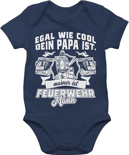 Baby Body Junge Mädchen - Egal wie cool dein Papa ist meiner ist Feuerwehr Mann - 12/18 Monate - Navy Blau - jungen strampler geschenk zur geburt babyklamotten geschenke boddy für baby-body babys von Shirtracer