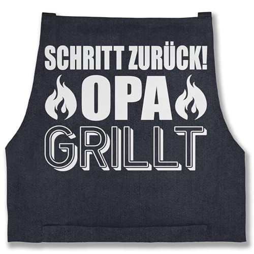 Shirtracer Schürze - Grillschürze - Herren 1 - Opa grillt Schritt zurück Opi Geschenk - 85x69 - Jeans Blau - grill für meinen mann grillgeschenke mit namen grillen geschenke männer originelles von Shirtracer