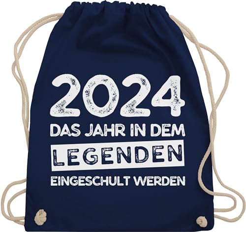 Turnbeutel Rucksack - Schulanfang & Einschulung Geschenk - 2024 Das Jahr in dem Legenden eingeschult werden - Unisize - Navy Blau - sportbeutel groß geschenke für schulanfänger schulkind kind von Shirtracer