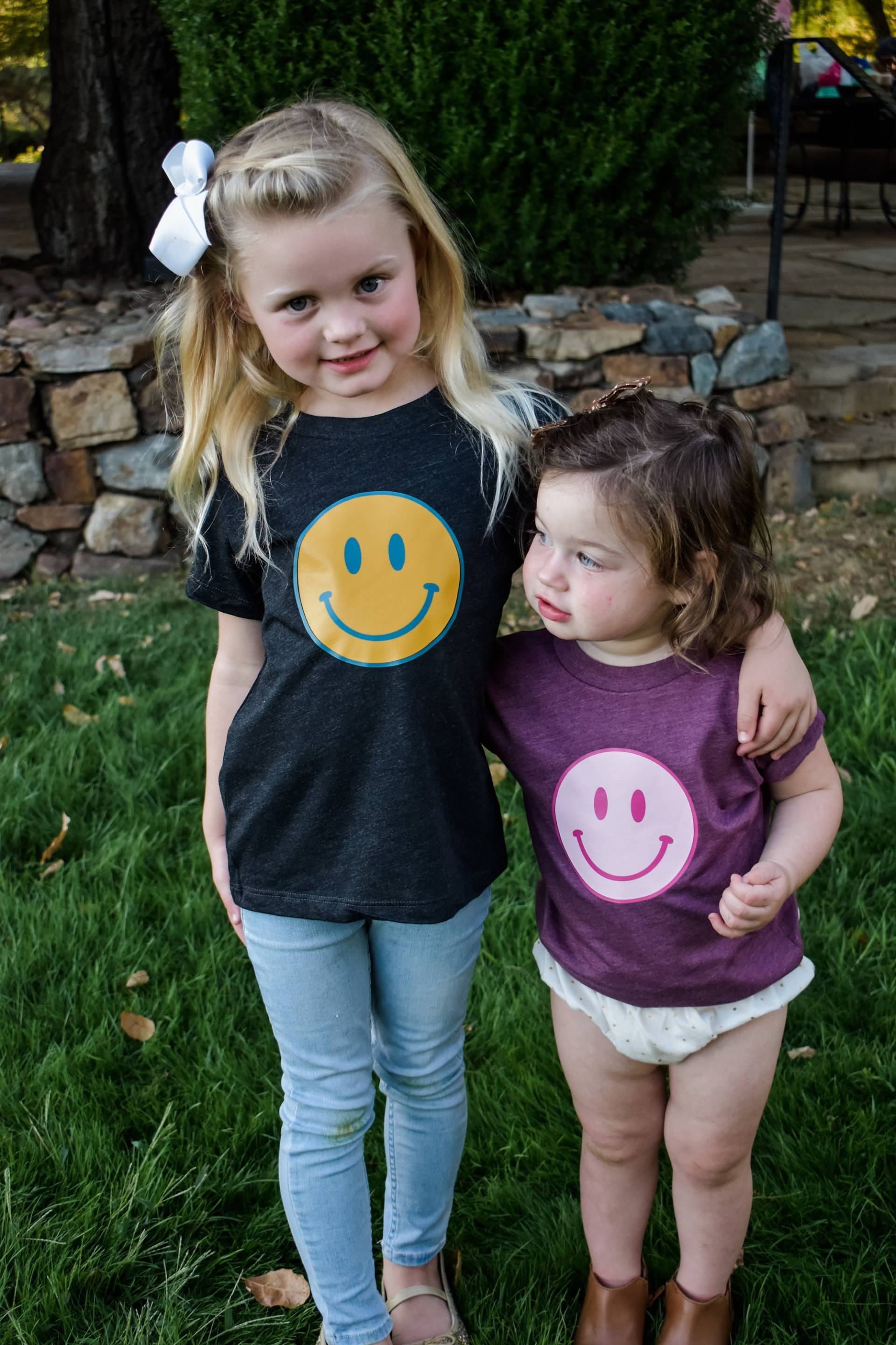 Smiley Face Toddler/Baby/Kids Tshirt, Süßes Kindershirt, Happy, Be Kind, Personalisiertes Geschenk, Weihnachtsgeschenk, Smile, Emoji von ShopBeauandBelle