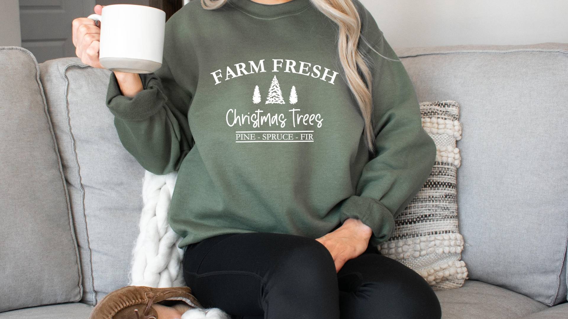 Farm Fresh Christmas Trees Sweatshirt, Weihnachts-Crewneck, Urlaubs-Sweatshirt, Weihnachtsgeschenk, Kiefern-Fichten-Tanne von SignatureTShirtz