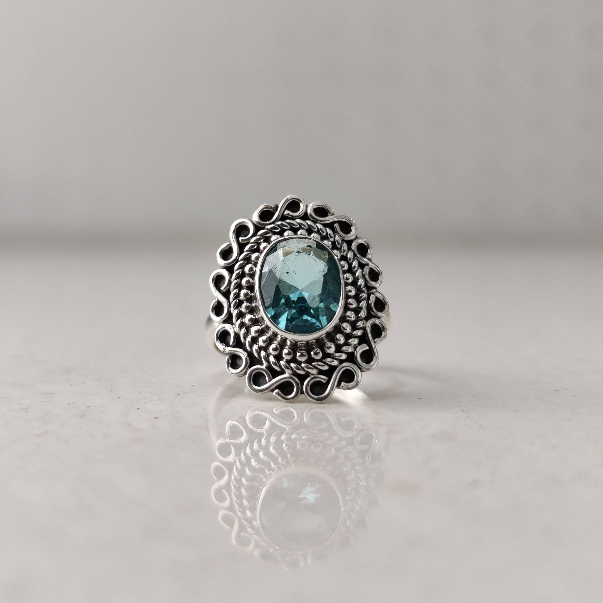 Natürlicher Blauer Topas Ring, 92.5% Sterling Silber Edelstein Ringe Für Frauen, Täglichen Ring von SilverDynasty