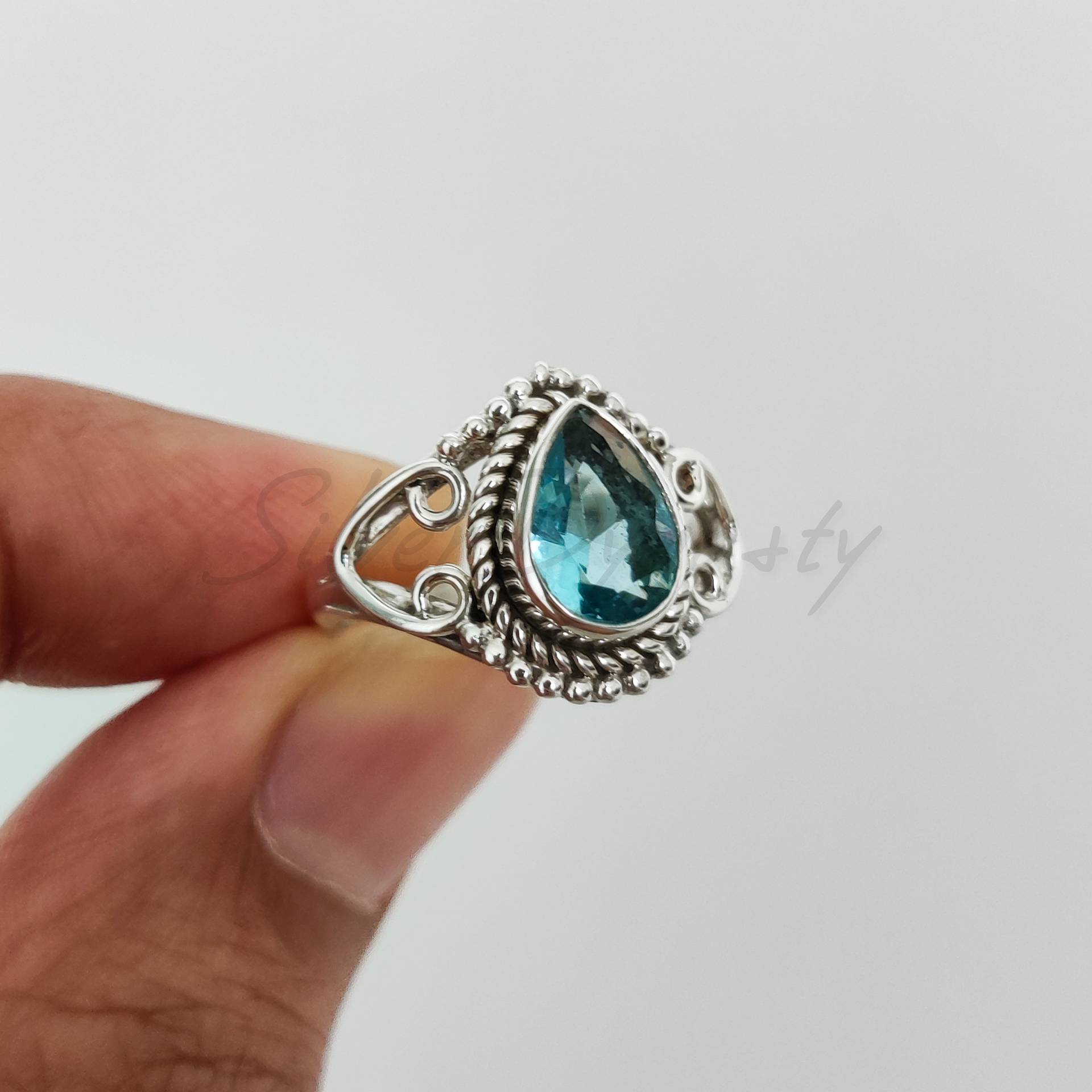 Natürlicher Blauer Topas Ring, 92.5% Sterling Silber Edelstein Ringe Für Frauen, Täglichen Ring von SilverDynasty