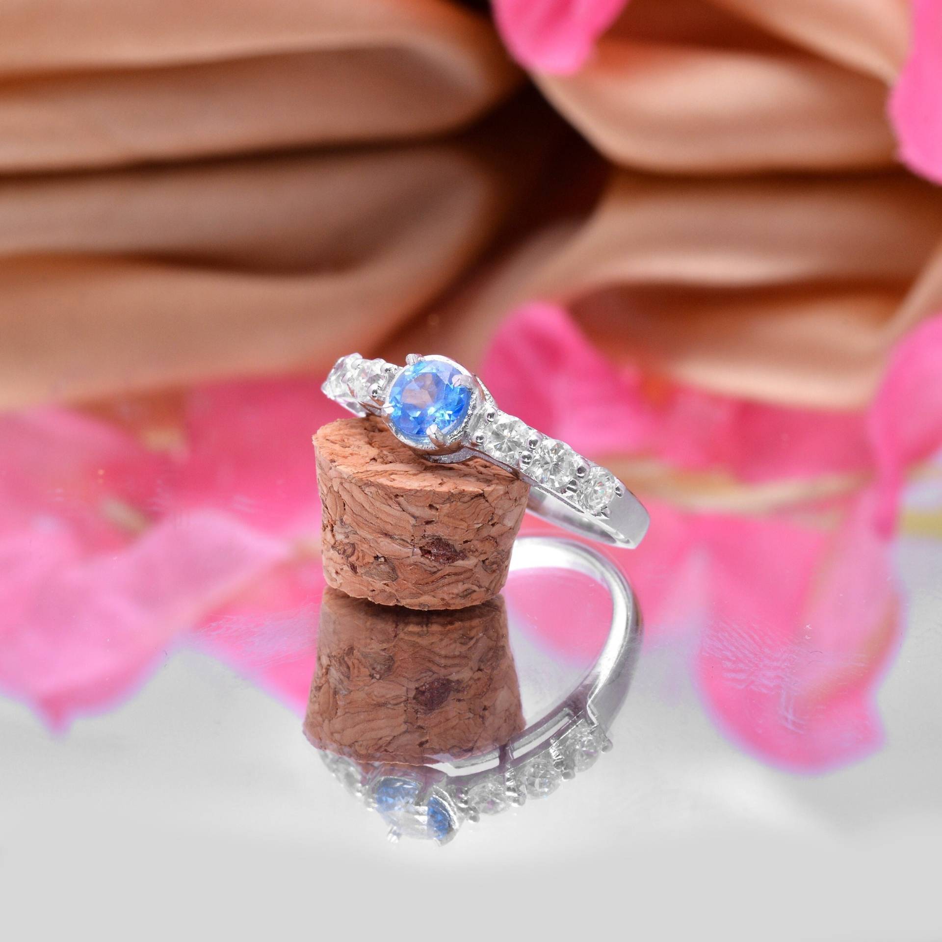Blautopas Ring ~ Verlobungsgeschenk Edelsteinring 925 Sterling Silber Damen Geschenke Für Sie Boho von SilverGlareJewelry